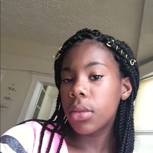 Meet your Posher, Leeozia